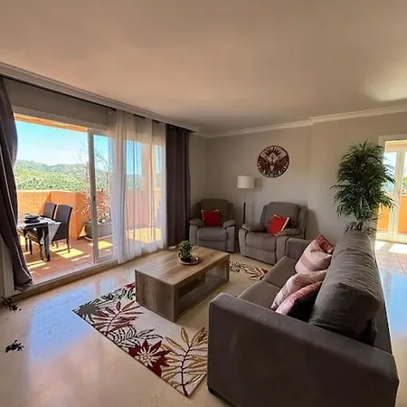 Ruim Penthouse Elviria Met Groot Terras Marbella