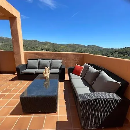 Apartment Ruim Penthouse Elviria Met Groot Terras