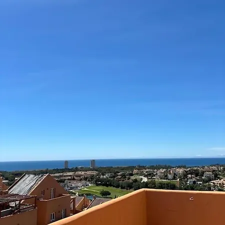 Ruim Penthouse Elviria Met Groot Terras