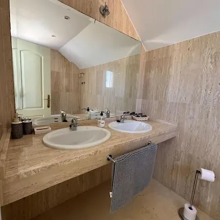 Apartment Ruim Penthouse Elviria Met Groot Terras
