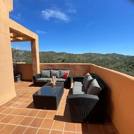 Ruim Penthouse Elviria Met Groot Terras * Marbella