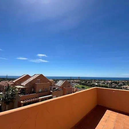 Ruim Penthouse Elviria Met Groot Terras