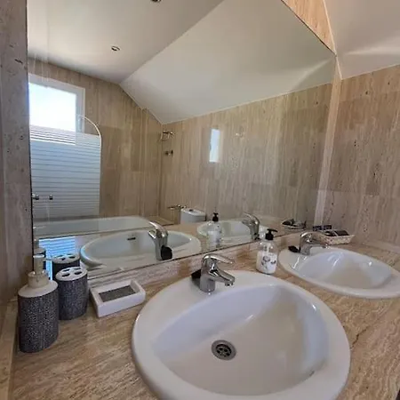 Ruim Penthouse Elviria Met Groot Terras *