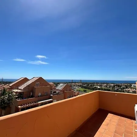 Ruim Penthouse Elviria Met Groot Terras